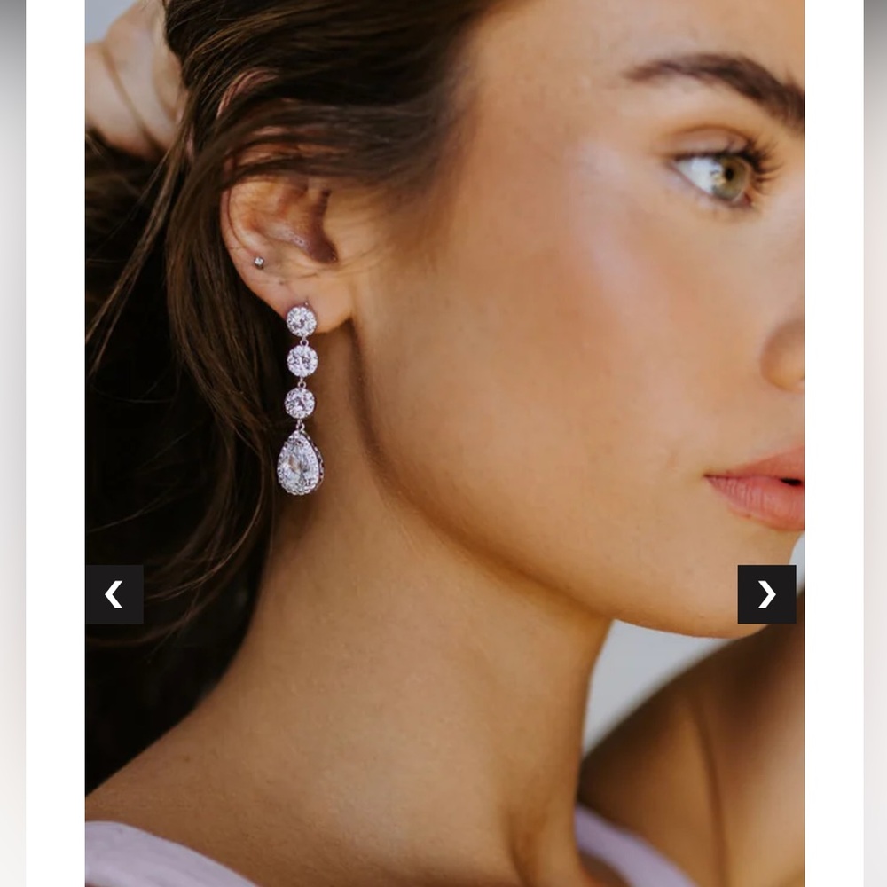 Untamed Petals Heiress Earrings - Gold
